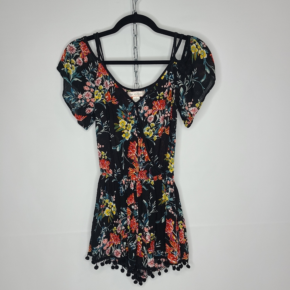 Band Of Gypsies Short Sleeve Top Shorts Scoop Romper Floral Black Red X-Small
